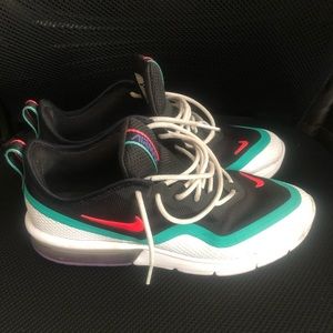 Air Max Sneakers: Boys 6.5